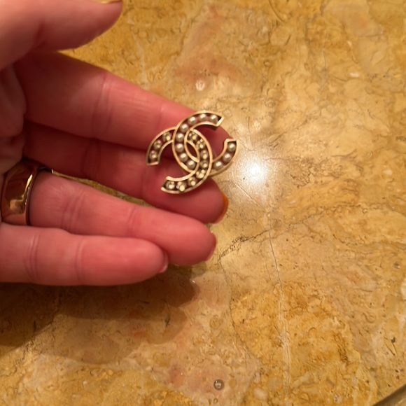 Chanel CC logo studs - Picture 3 of 4